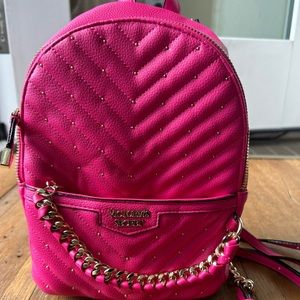 VICTORIA SECRET PEBBLED V-QUIT SMALL BACKPACK